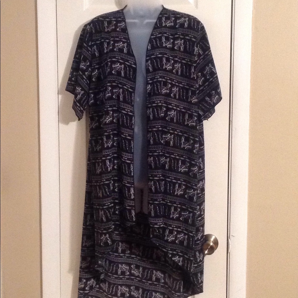 Black/ white kimono w/ white elephant details Sz:L